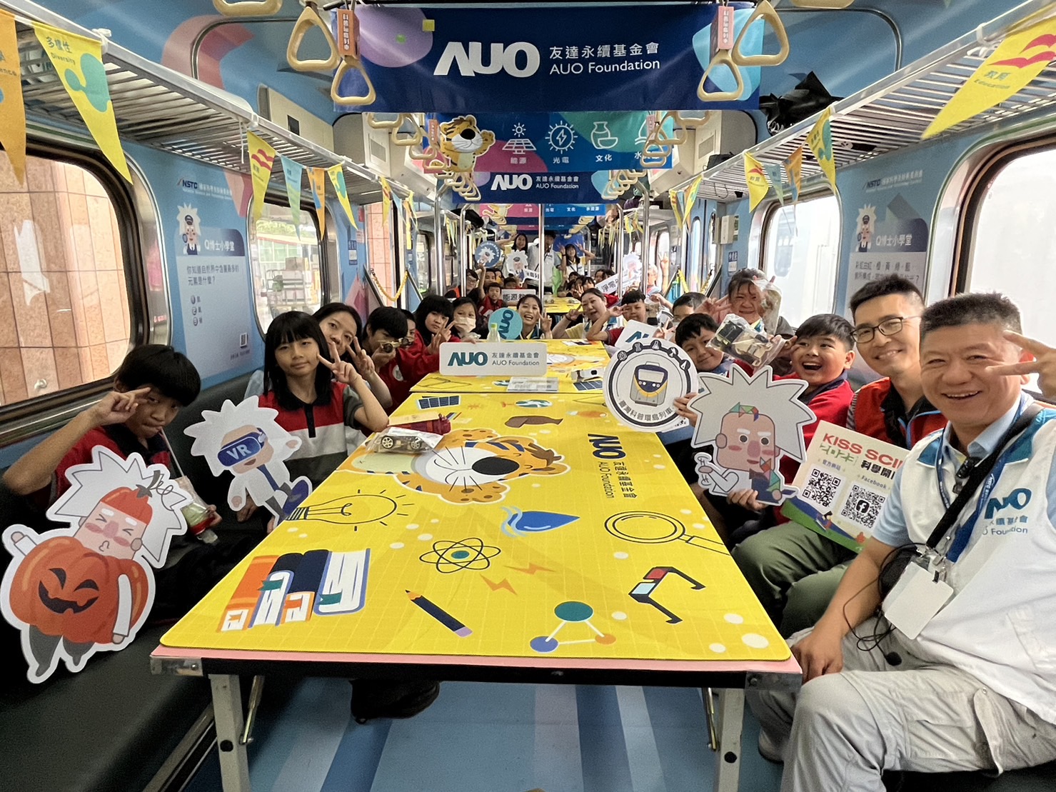 G22恒峰永續基金會參與「臺灣科普環島列車」，設計基礎科學車廂課程，以「淨零碳排和永續能源」為主題，讓學生透過創意實驗認識淨零知識，以及思考生活中的減碳行為